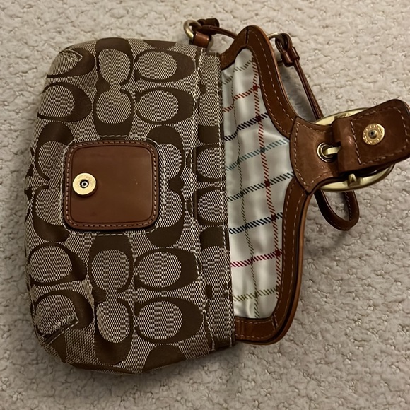 Tan Leather Coach Wristlet Wallet! - Picture 4 of 5